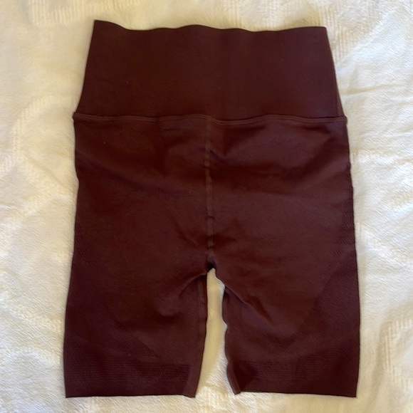 Fabletics Sculptknit High Waisted 6” Short | Size Small - Picture 11 of 14